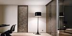 Porta in vetro scorrevole fumé decorata con motivi floreali-foglie